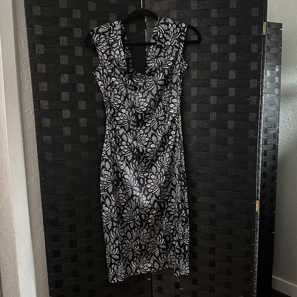 Maggy London Size 8 Black White Cap Sleeve Floral Lace Design V-neck Midi Career